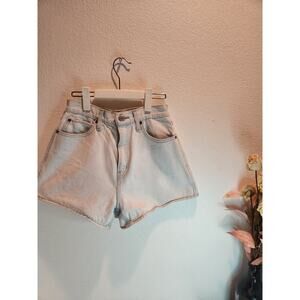 Levi’s Premium Women’s High-Waisted Denim Shorts Light Wash Size‎ 27